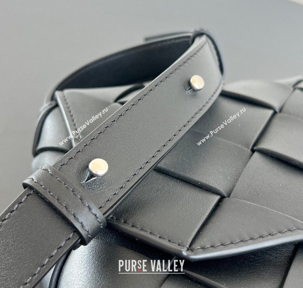 Bottega Veneta Mens Diago Mini Bag in Smooth Intrecciato Leather 795637 Black 2026 (WT-260117033)