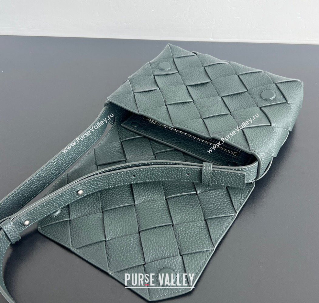 Bottega Veneta Mens Diago Mini Bag in Grained Intrecciato Leather 795637 Dark Green 2026 (WT-260117034)