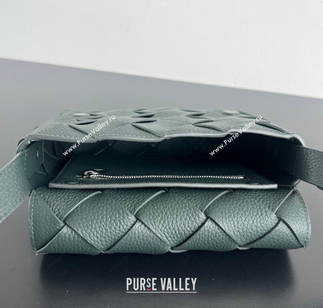 Bottega Veneta Mens Diago Mini Bag in Grained Intrecciato Leather 795637 Dark Green 2026 (WT-260117034)