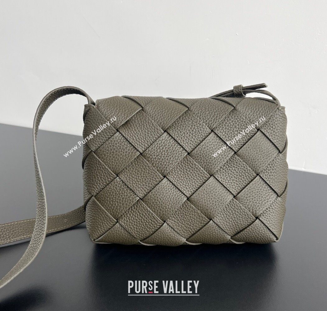 Bottega Veneta Mens Diago Mini Bag in Grained Intrecciato Leather 795637 Khaki 2026 (WT-260117035)