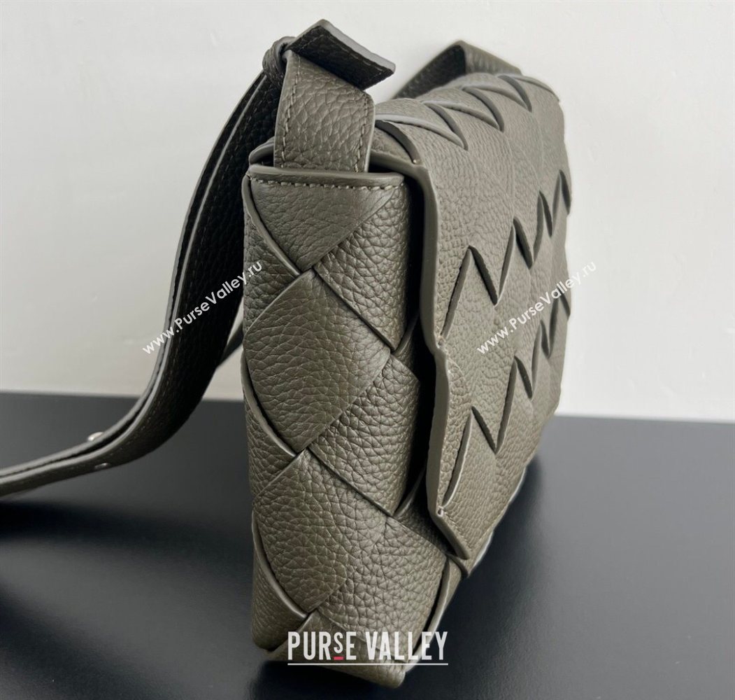 Bottega Veneta Mens Diago Mini Bag in Grained Intrecciato Leather 795637 Khaki 2026 (WT-260117035)