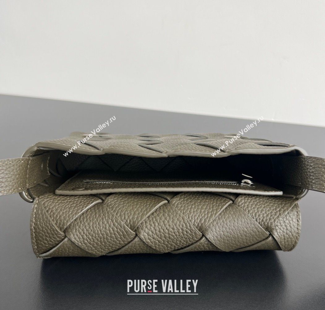 Bottega Veneta Mens Diago Mini Bag in Grained Intrecciato Leather 795637 Khaki 2026 (WT-260117035)