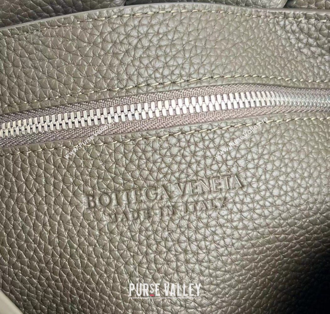 Bottega Veneta Mens Diago Mini Bag in Grained Intrecciato Leather 795637 Khaki 2026 (WT-260117035)