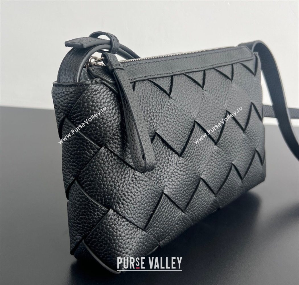 Bottega Veneta Mens Diago Zipped Messenger Bag in Grained Intrecciato Leather 837112 Black 2026 (WT-260117037)