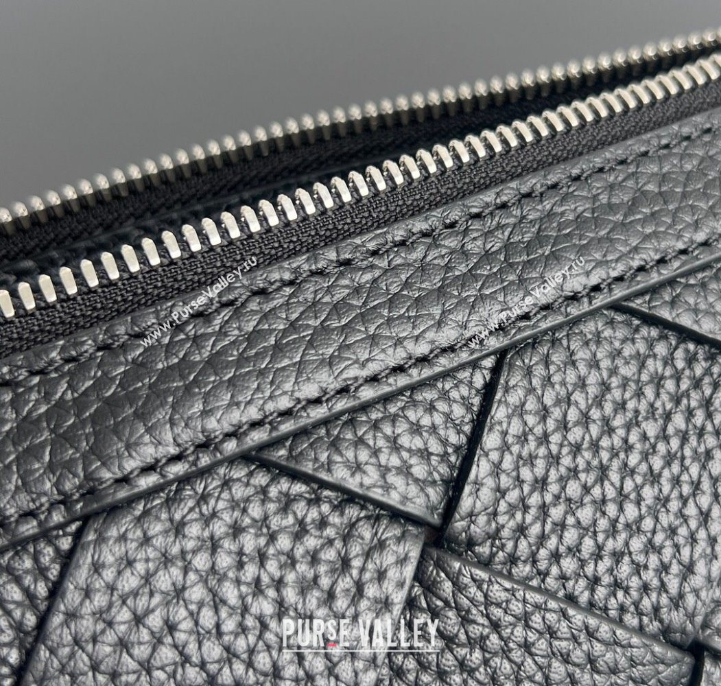 Bottega Veneta Mens Diago Zipped Messenger Bag in Grained Intrecciato Leather 837112 Black 2026 (WT-260117037)