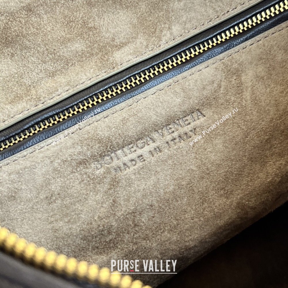 Bottega Veneta Medium Veneta Hobo Bag in Intrecciato Leather Fondant Brown 2026 856737 (WT-260116004)