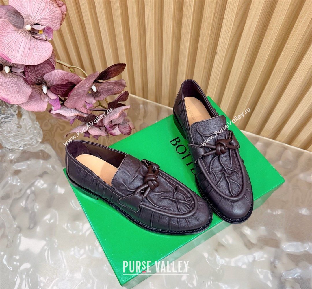 Bottega Veneta Astaire Loafers with One-Tone Knot Buckle in Crinkled Leather Fondant Brown 2026 843945 (MD-260226119)