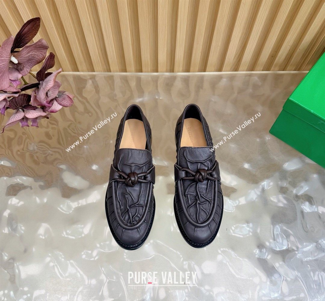 Bottega Veneta Astaire Loafers with One-Tone Knot Buckle in Crinkled Leather Fondant Brown 2026 843945 (MD-260226119)
