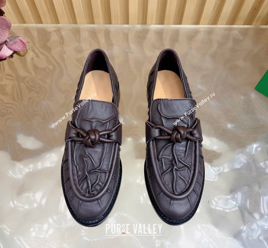 Bottega Veneta Astaire Loafers with One-Tone Knot Buckle in Crinkled Leather Fondant Brown 2026 843945 (MD-260226119)