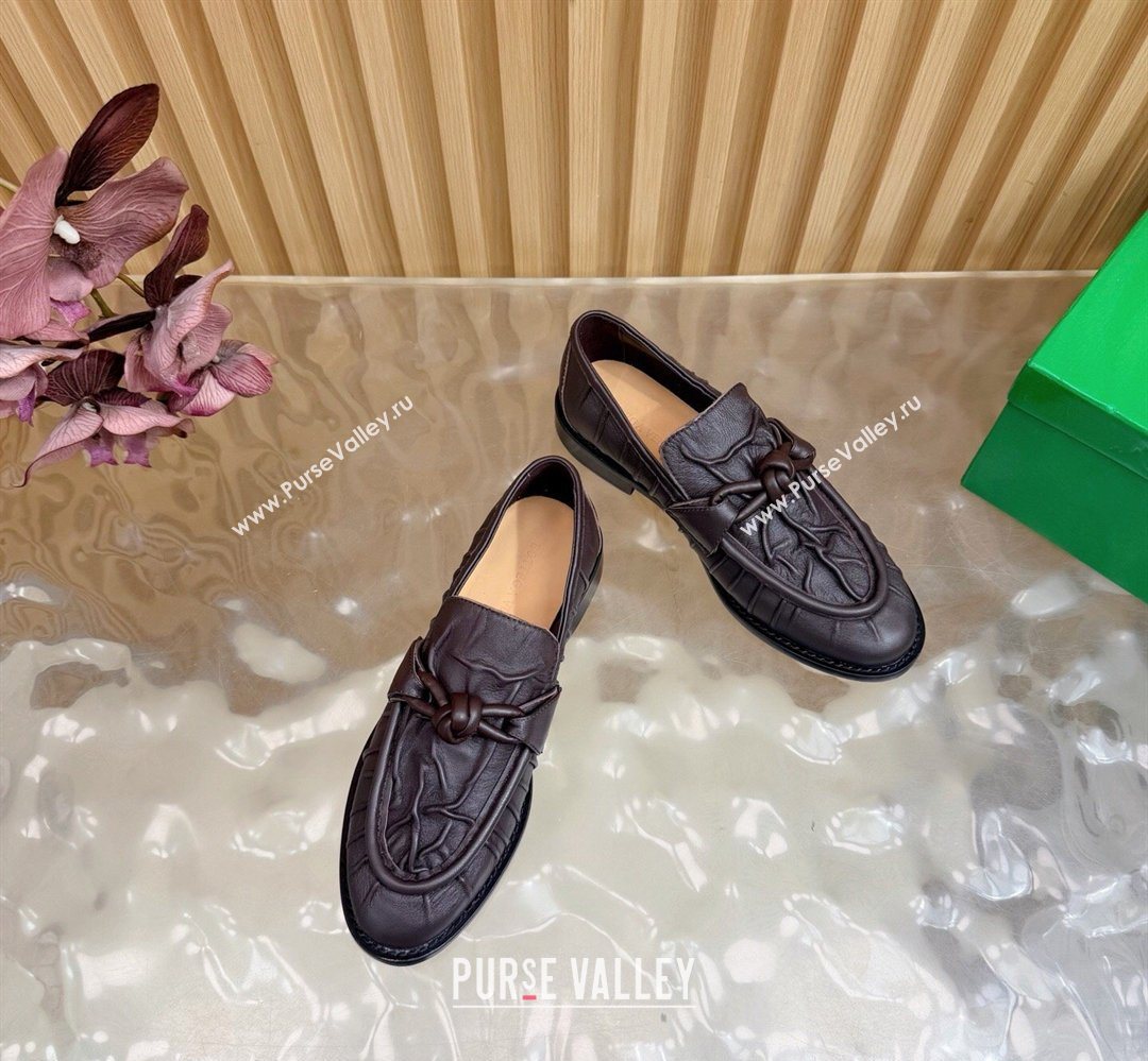 Bottega Veneta Astaire Loafers with One-Tone Knot Buckle in Crinkled Leather Fondant Brown 2026 843945 (MD-260226119)