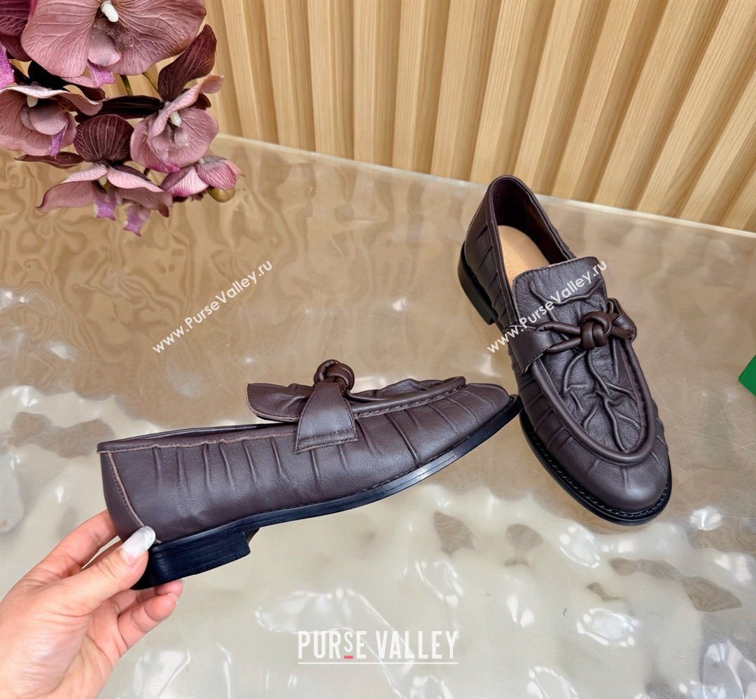 Bottega Veneta Astaire Loafers with One-Tone Knot Buckle in Crinkled Leather Fondant Brown 2026 843945 (MD-260226119)