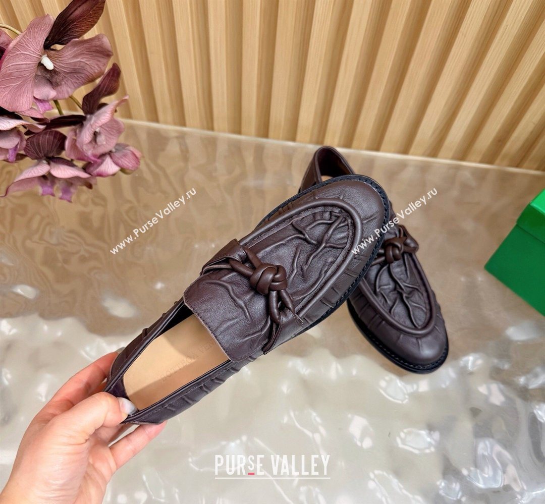 Bottega Veneta Astaire Loafers with One-Tone Knot Buckle in Crinkled Leather Fondant Brown 2026 843945 (MD-260226119)