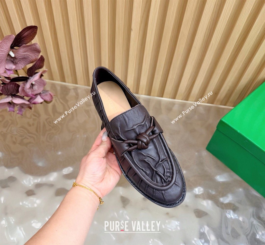 Bottega Veneta Astaire Loafers with One-Tone Knot Buckle in Crinkled Leather Fondant Brown 2026 843945 (MD-260226119)