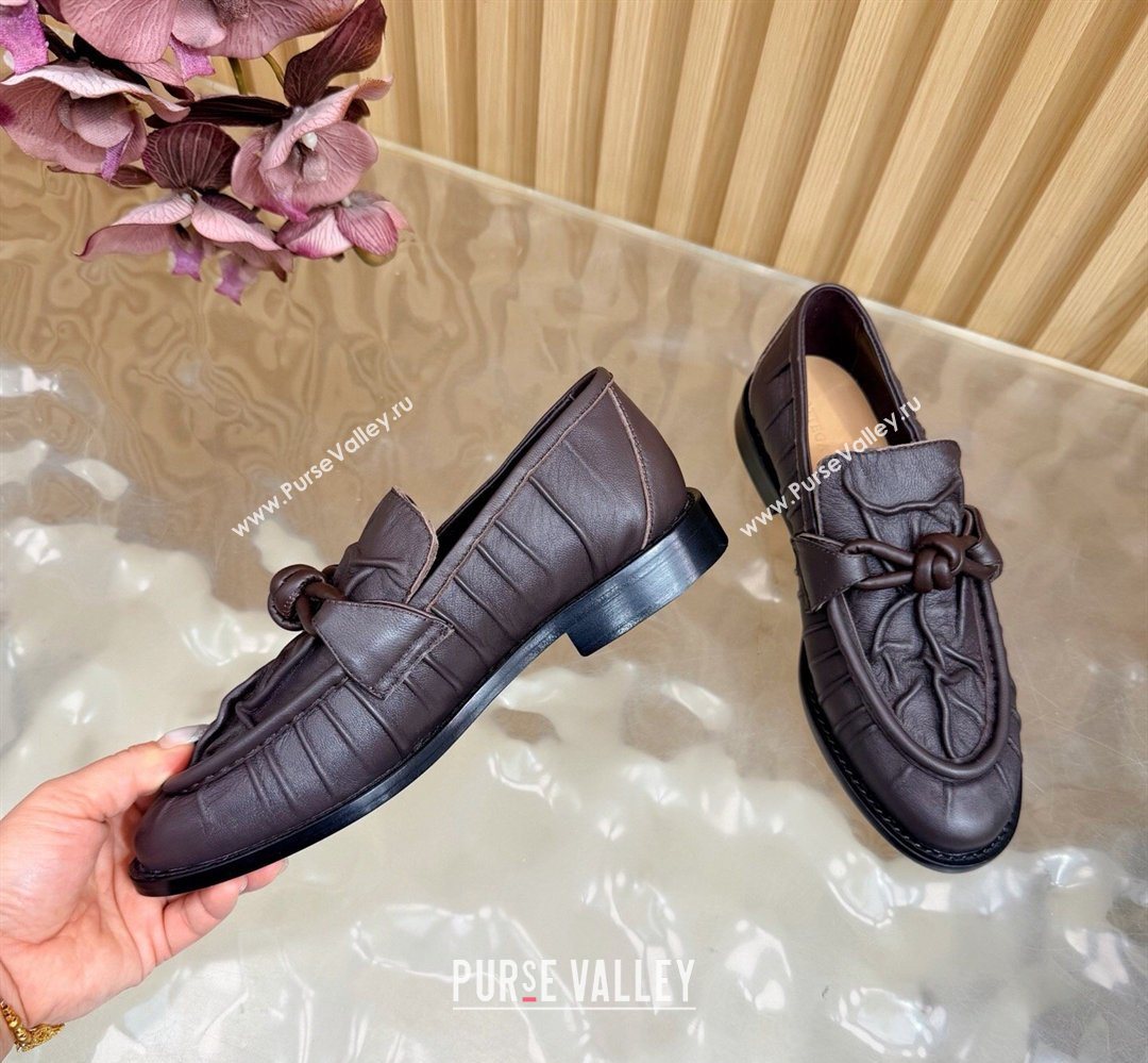 Bottega Veneta Astaire Loafers with One-Tone Knot Buckle in Crinkled Leather Fondant Brown 2026 843945 (MD-260226119)
