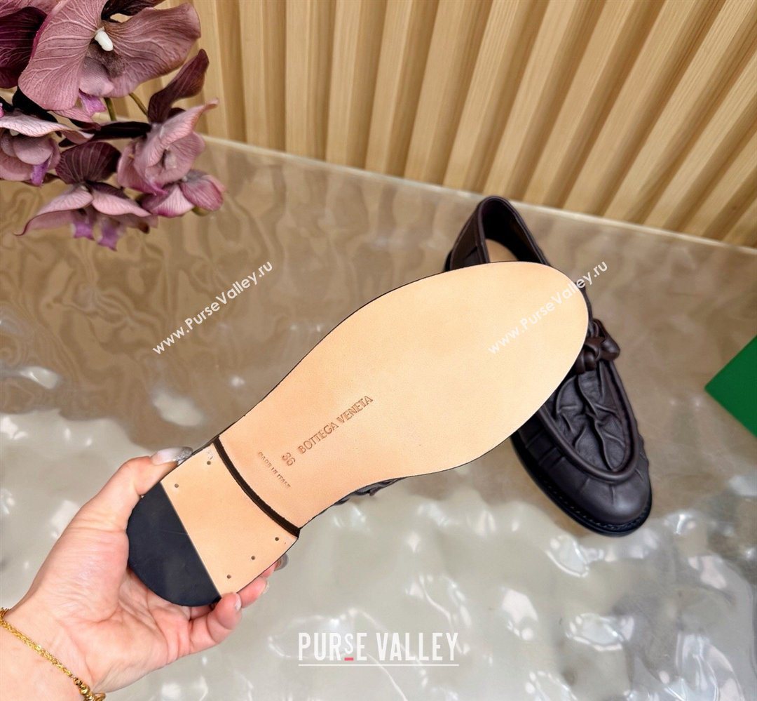 Bottega Veneta Astaire Loafers with One-Tone Knot Buckle in Crinkled Leather Fondant Brown 2026 843945 (MD-260226119)