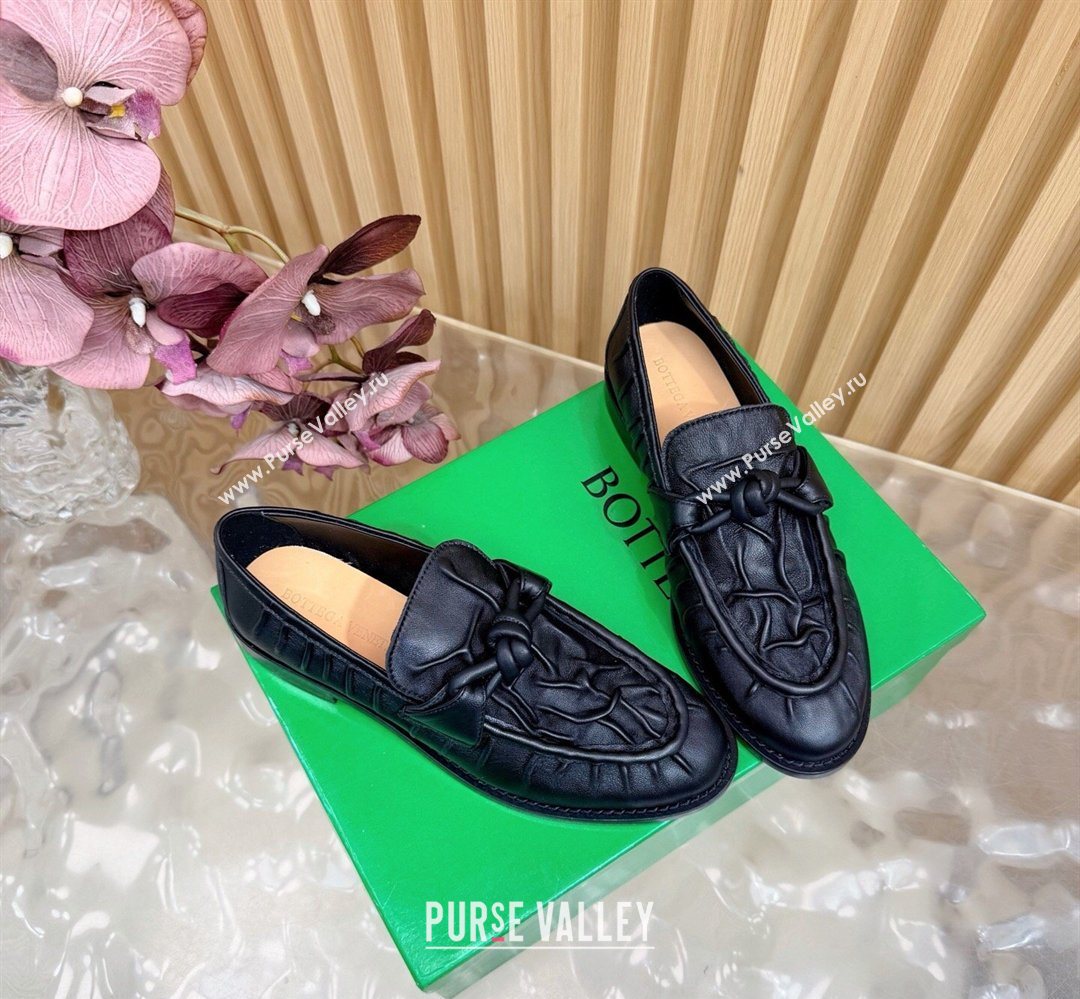 Bottega Veneta Astaire Loafers with One-Tone Knot Buckle in Crinkled Leather Black 2026 843945 (MD-260226120)