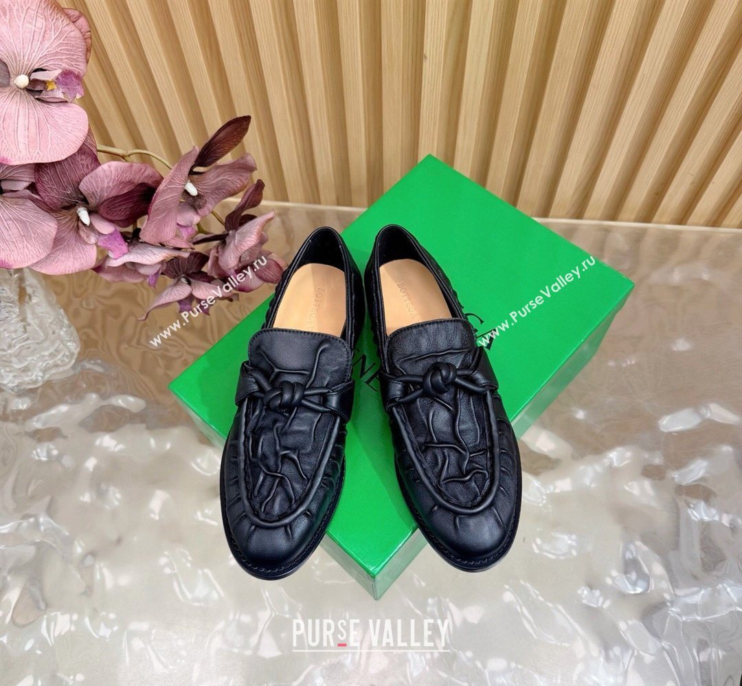 Bottega Veneta Astaire Loafers with One-Tone Knot Buckle in Crinkled Leather Black 2026 843945 (MD-260226120)