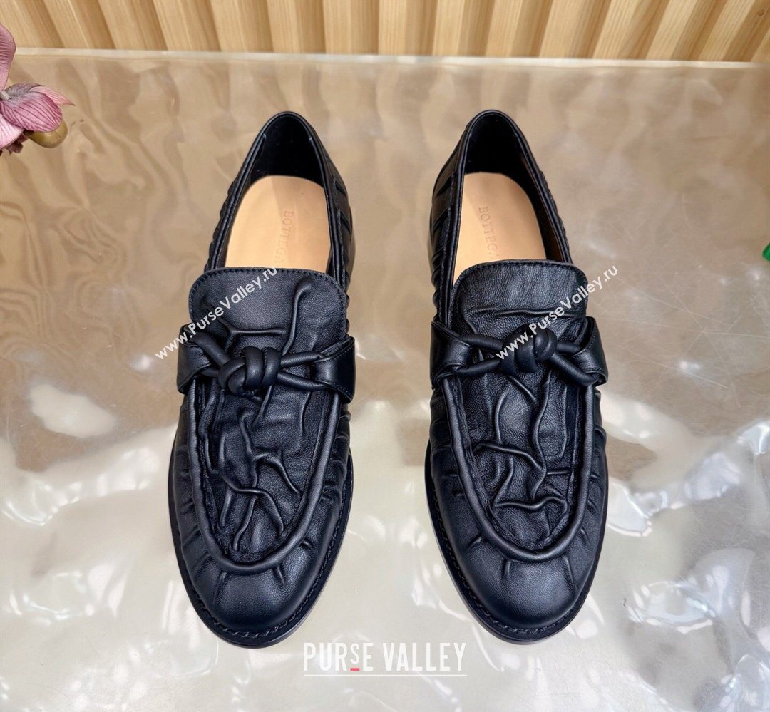 Bottega Veneta Astaire Loafers with One-Tone Knot Buckle in Crinkled Leather Black 2026 843945 (MD-260226120)