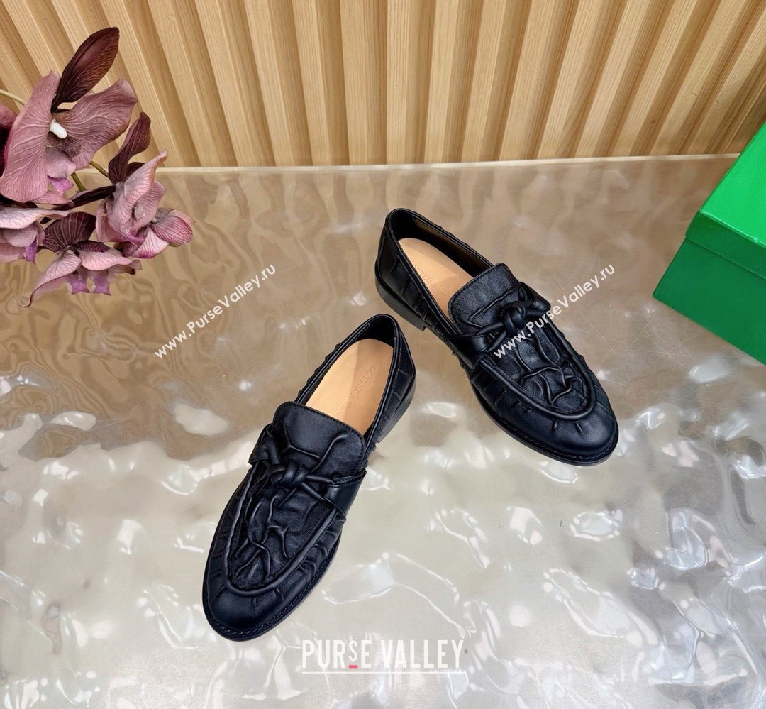 Bottega Veneta Astaire Loafers with One-Tone Knot Buckle in Crinkled Leather Black 2026 843945 (MD-260226120)