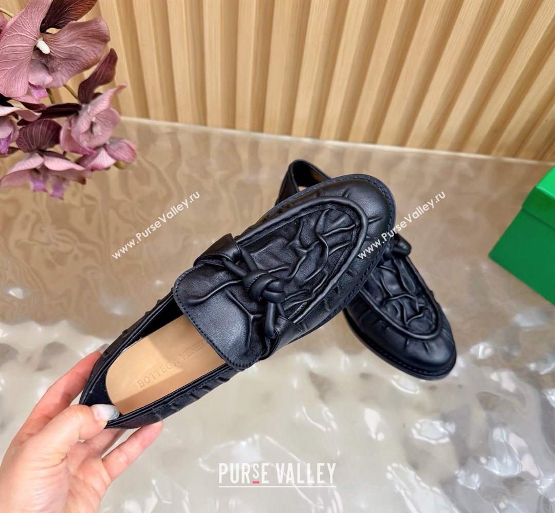 Bottega Veneta Astaire Loafers with One-Tone Knot Buckle in Crinkled Leather Black 2026 843945 (MD-260226120)