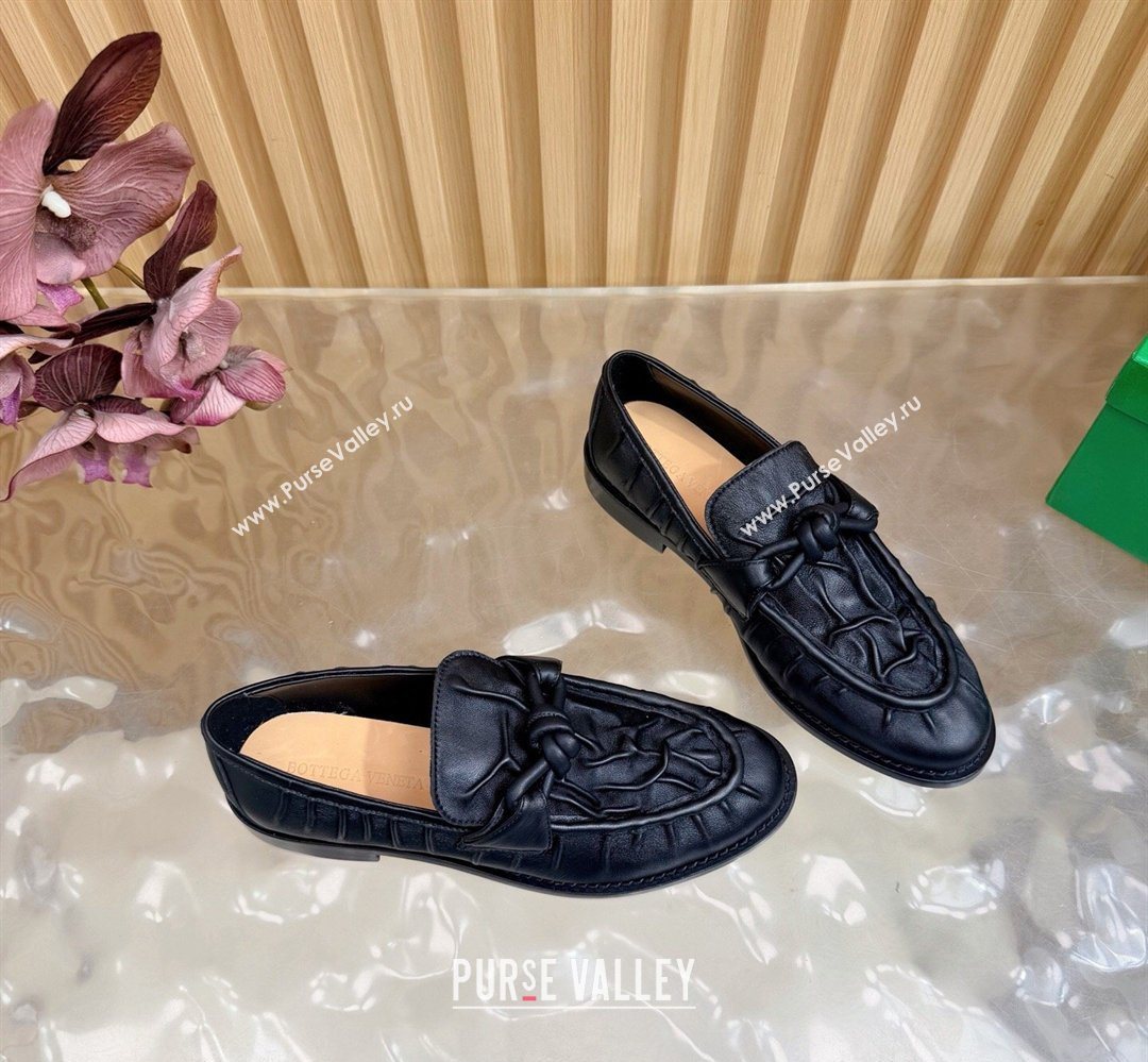 Bottega Veneta Astaire Loafers with One-Tone Knot Buckle in Crinkled Leather Black 2026 843945 (MD-260226120)