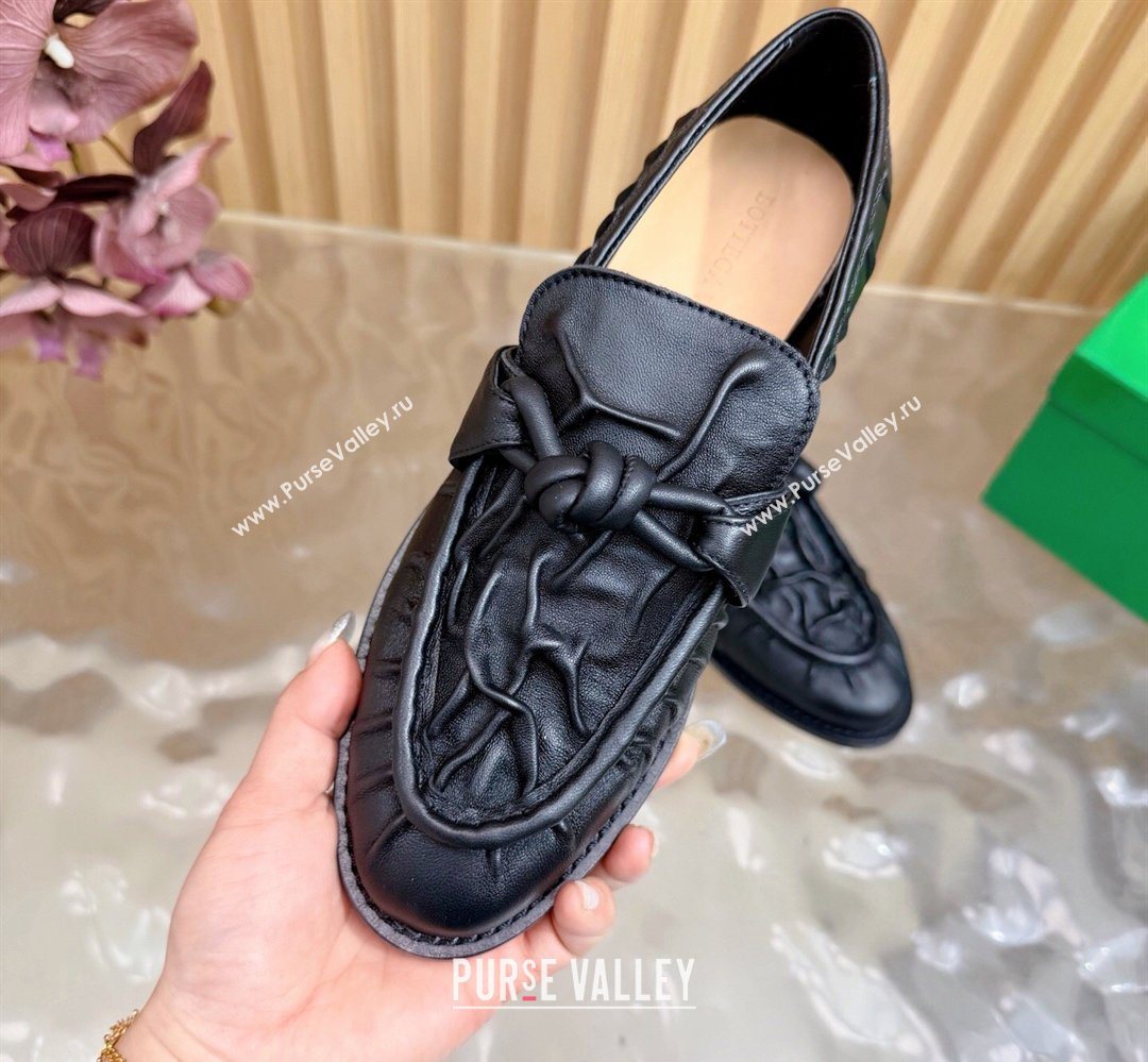 Bottega Veneta Astaire Loafers with One-Tone Knot Buckle in Crinkled Leather Black 2026 843945 (MD-260226120)