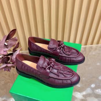 Bottega Veneta Astaire Loafers with One-Tone Knot Buckle in Crinkled Leather Burgundy 2026 843945 (MD-260226121)