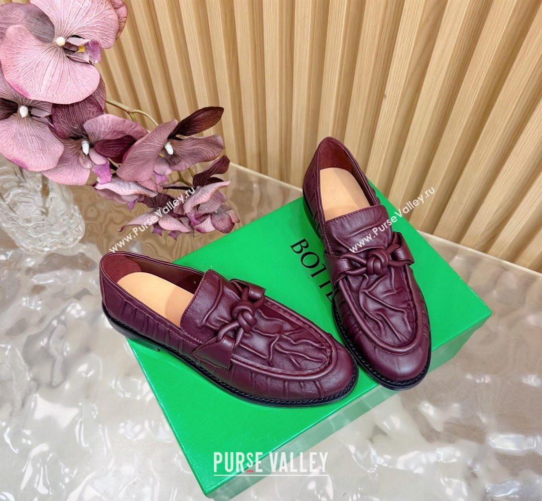 Bottega Veneta Astaire Loafers with One-Tone Knot Buckle in Crinkled Leather Burgundy 2026 843945 (MD-260226121)