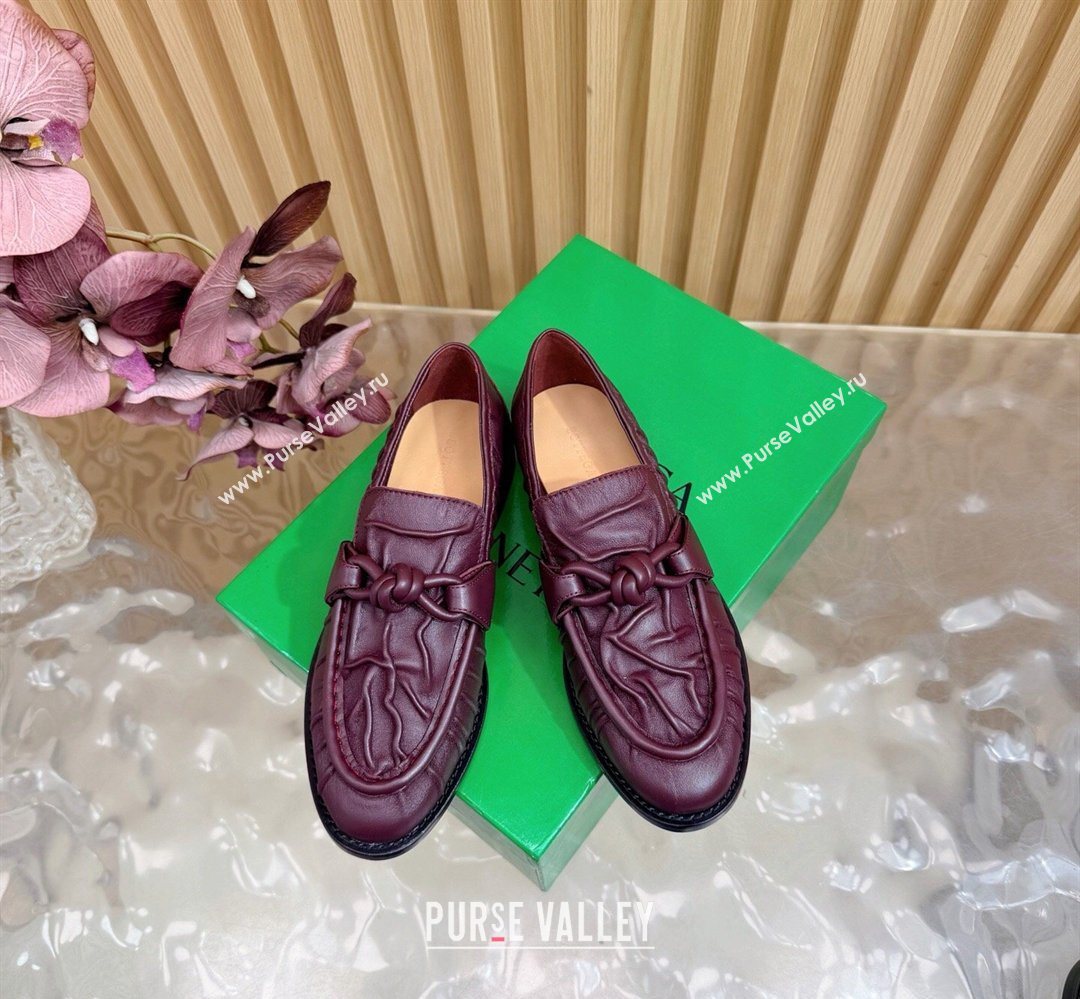 Bottega Veneta Astaire Loafers with One-Tone Knot Buckle in Crinkled Leather Burgundy 2026 843945 (MD-260226121)