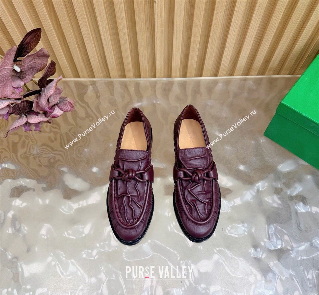 Bottega Veneta Astaire Loafers with One-Tone Knot Buckle in Crinkled Leather Burgundy 2026 843945 (MD-260226121)