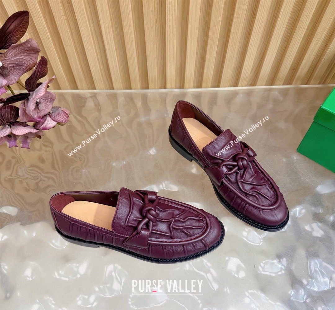 Bottega Veneta Astaire Loafers with One-Tone Knot Buckle in Crinkled Leather Burgundy 2026 843945 (MD-260226121)