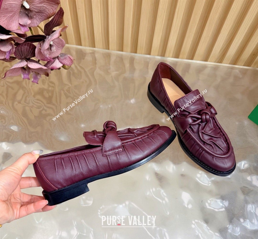 Bottega Veneta Astaire Loafers with One-Tone Knot Buckle in Crinkled Leather Burgundy 2026 843945 (MD-260226121)