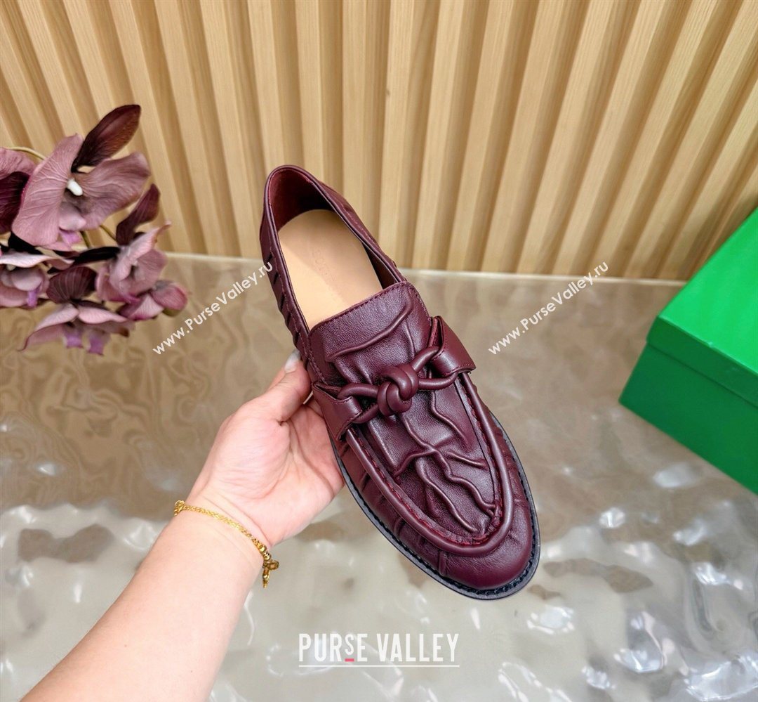 Bottega Veneta Astaire Loafers with One-Tone Knot Buckle in Crinkled Leather Burgundy 2026 843945 (MD-260226121)