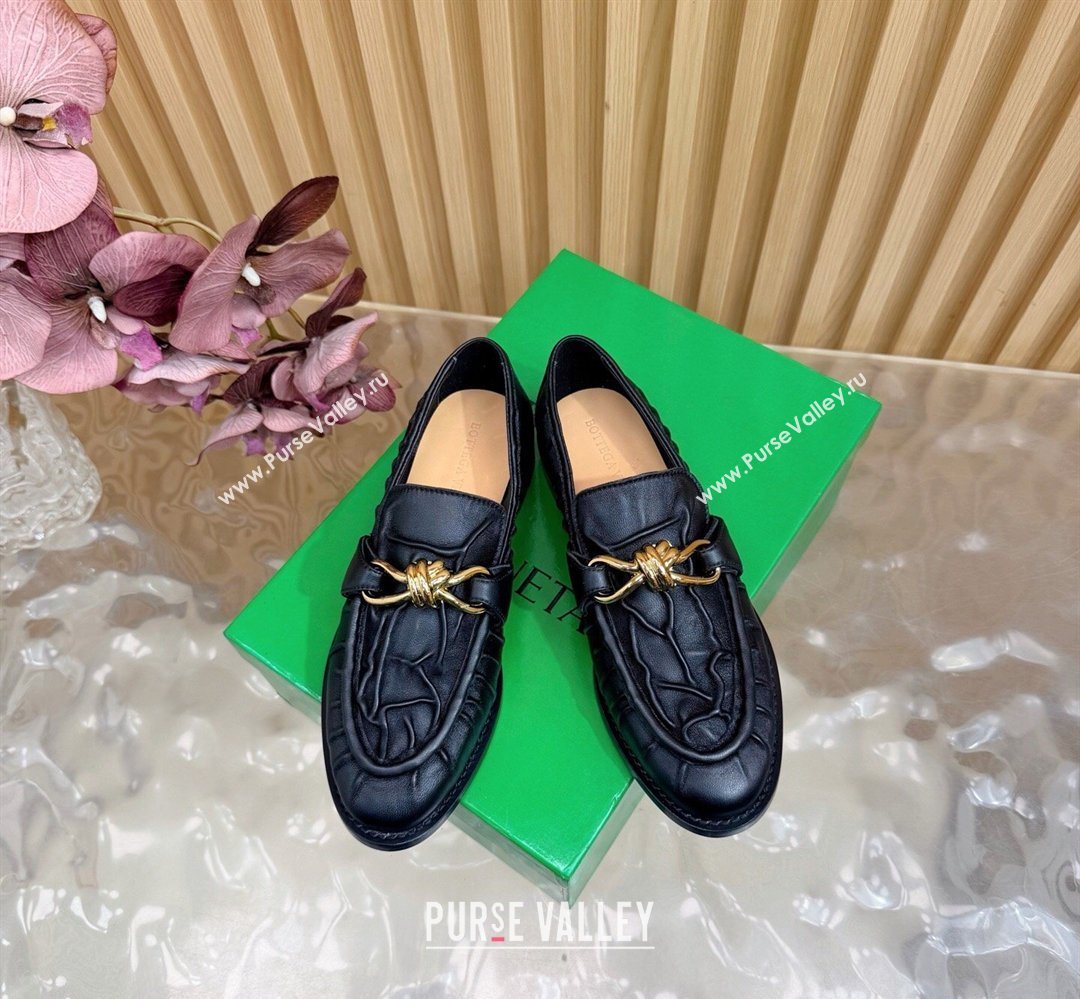 Bottega Veneta Astaire Loafers with Gold-Tone Knot Buckle in Crinkled Leather Black 2026 843945 (MD-260226110)