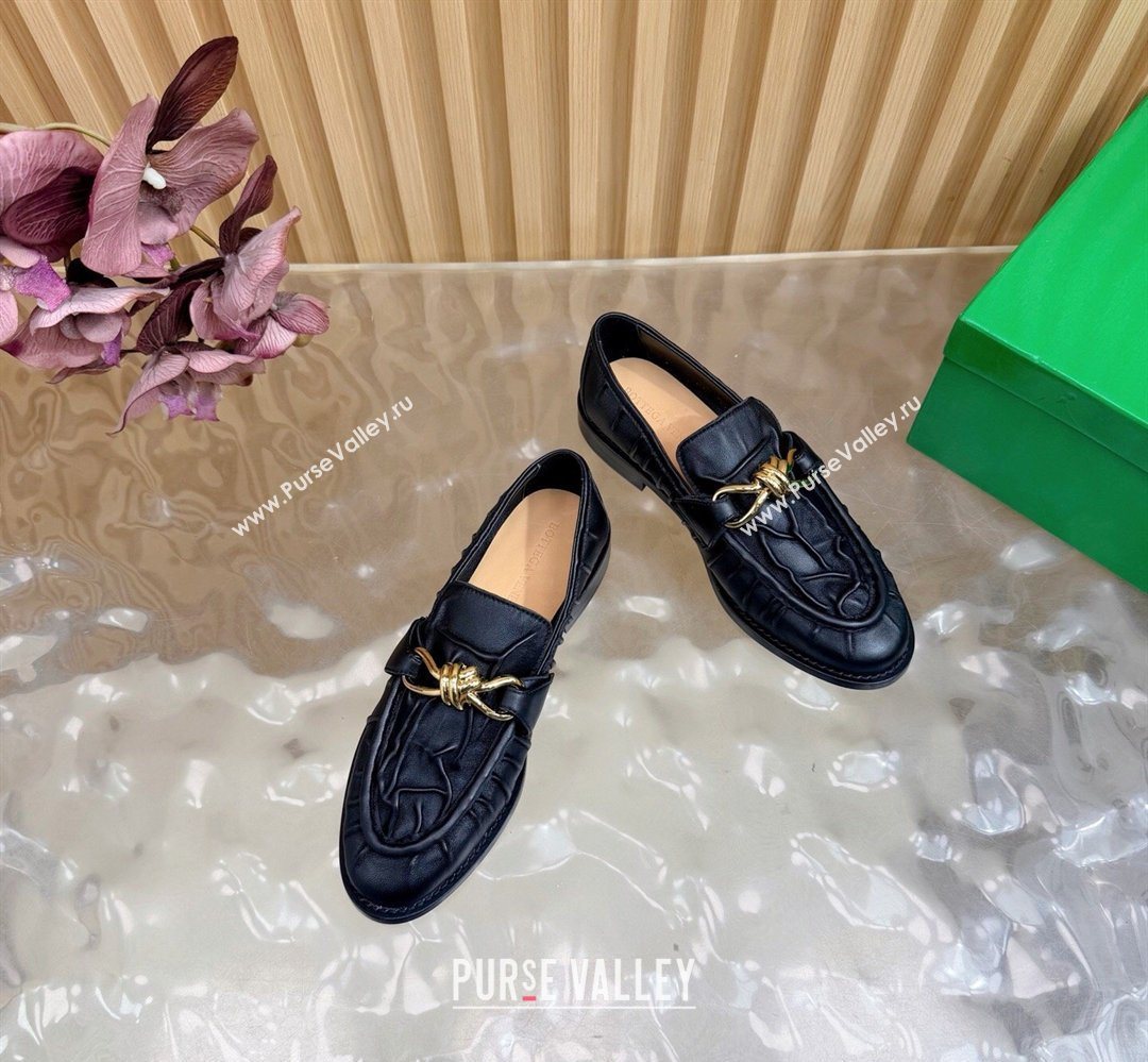 Bottega Veneta Astaire Loafers with Gold-Tone Knot Buckle in Crinkled Leather Black 2026 843945 (MD-260226110)
