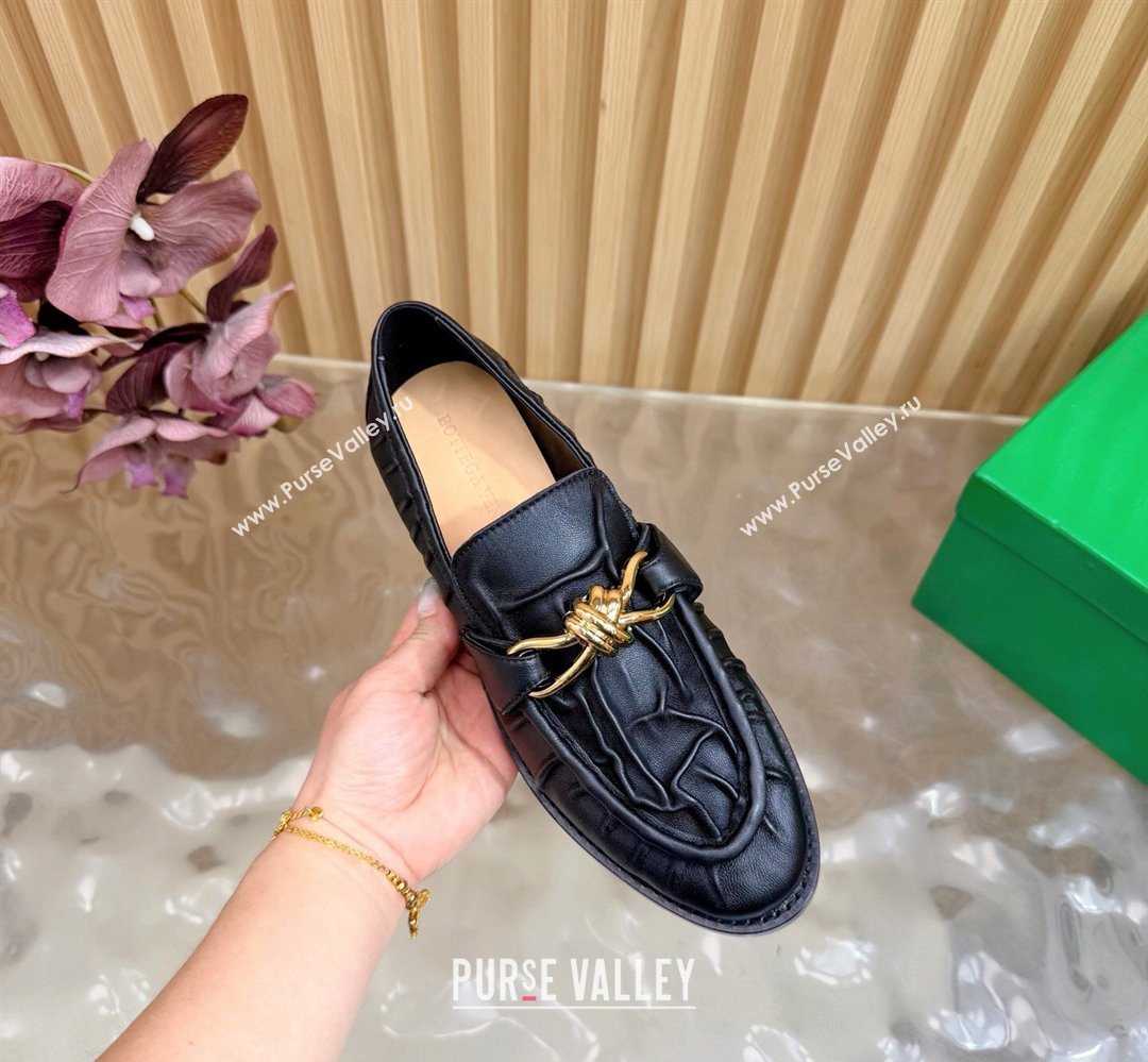 Bottega Veneta Astaire Loafers with Gold-Tone Knot Buckle in Crinkled Leather Black 2026 843945 (MD-260226110)