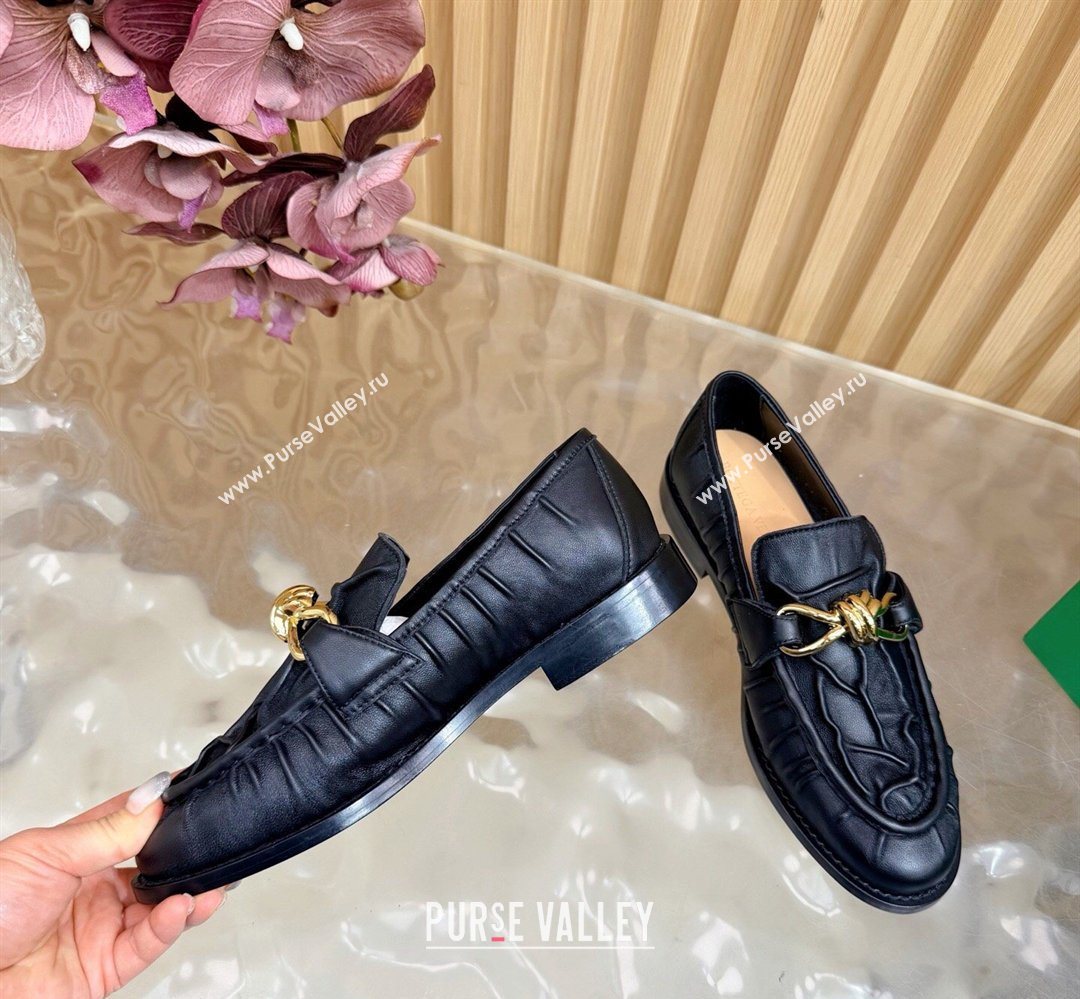 Bottega Veneta Astaire Loafers with Gold-Tone Knot Buckle in Crinkled Leather Black 2026 843945 (MD-260226110)
