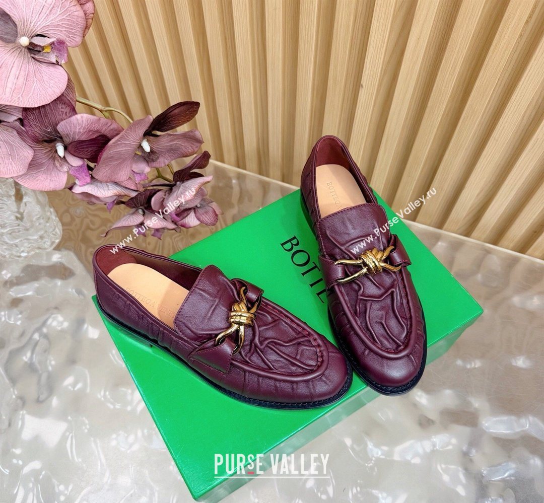 Bottega Veneta Astaire Loafers with Gold-Tone Knot Buckle in Crinkled Leather Burgundy 2026 843945 (MD-260226111)