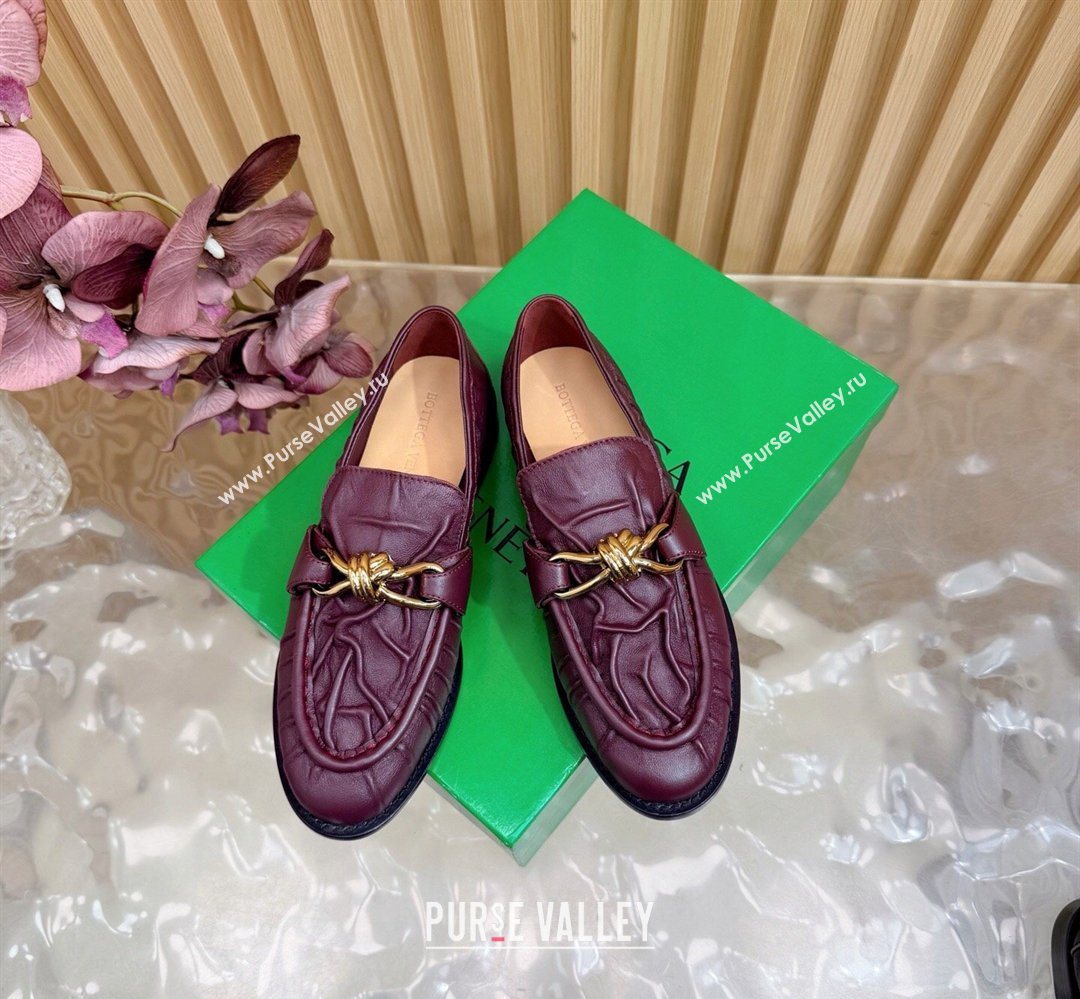 Bottega Veneta Astaire Loafers with Gold-Tone Knot Buckle in Crinkled Leather Burgundy 2026 843945 (MD-260226111)