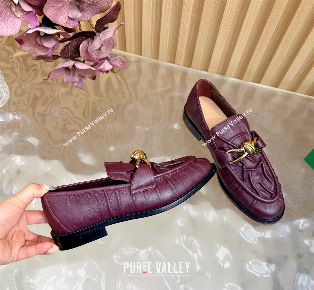 Bottega Veneta Astaire Loafers with Gold-Tone Knot Buckle in Crinkled Leather Burgundy 2026 843945 (MD-260226111)
