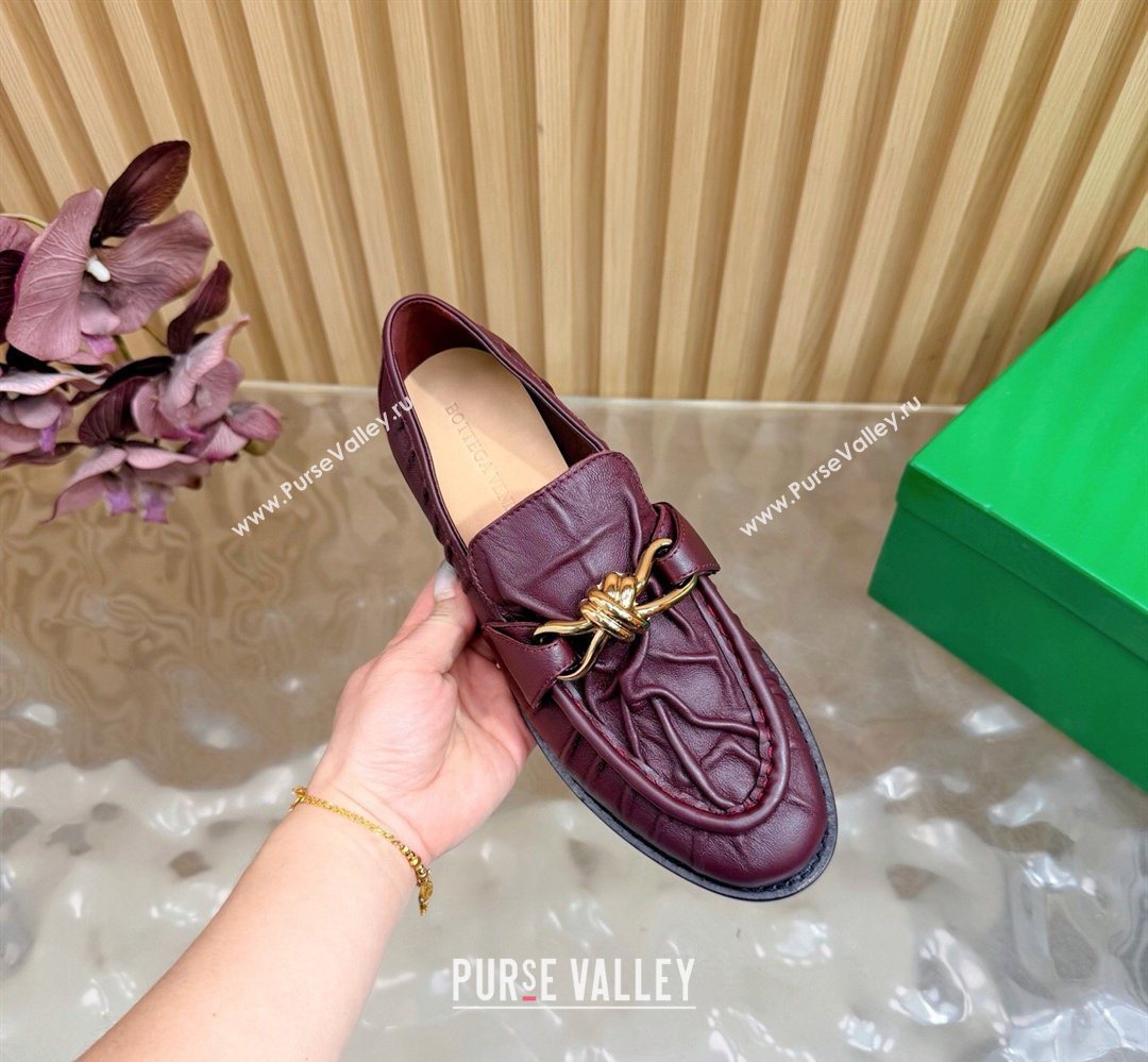 Bottega Veneta Astaire Loafers with Gold-Tone Knot Buckle in Crinkled Leather Burgundy 2026 843945 (MD-260226111)