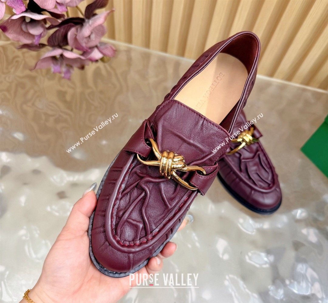 Bottega Veneta Astaire Loafers with Gold-Tone Knot Buckle in Crinkled Leather Burgundy 2026 843945 (MD-260226111)