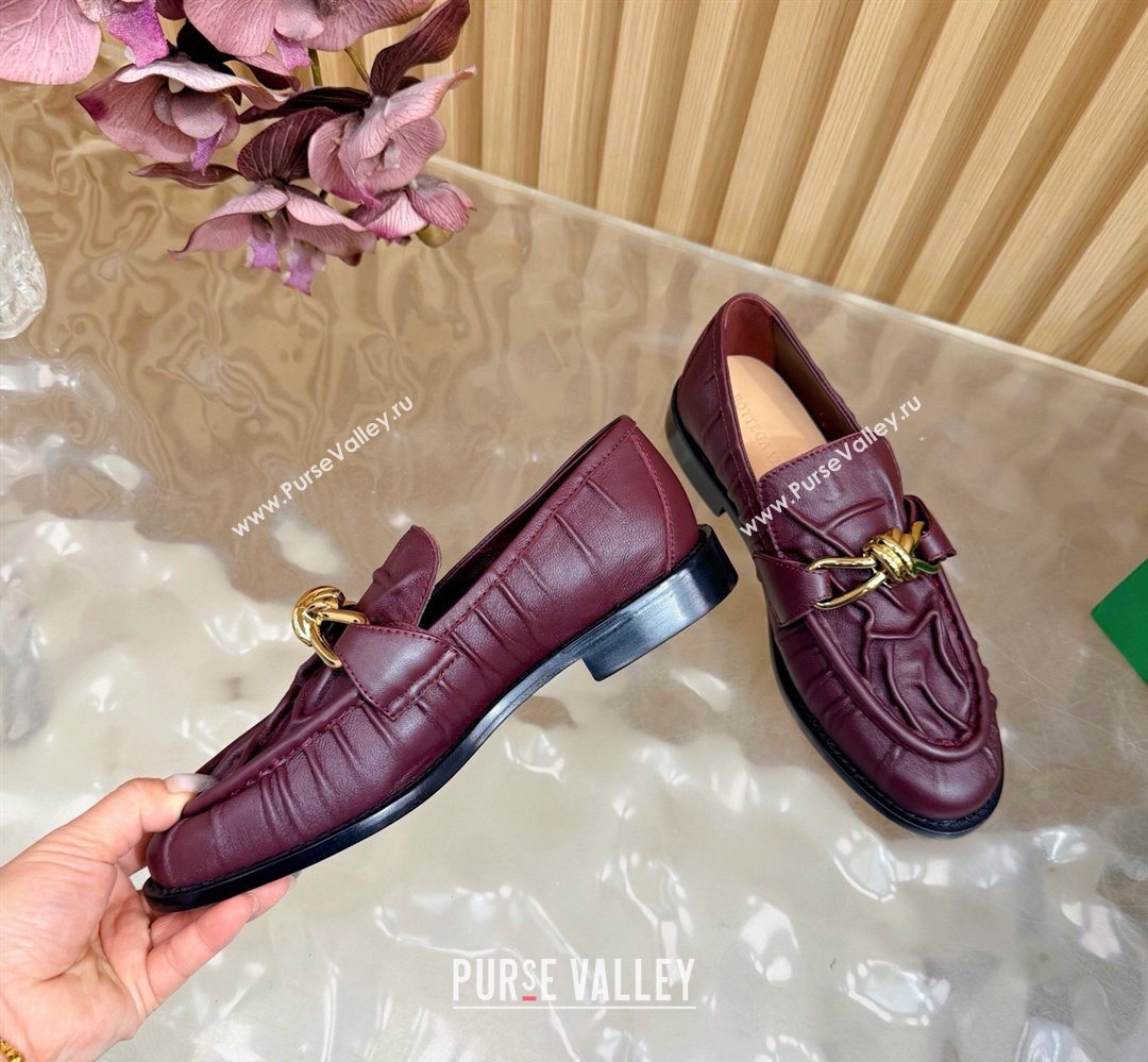Bottega Veneta Astaire Loafers with Gold-Tone Knot Buckle in Crinkled Leather Burgundy 2026 843945 (MD-260226111)
