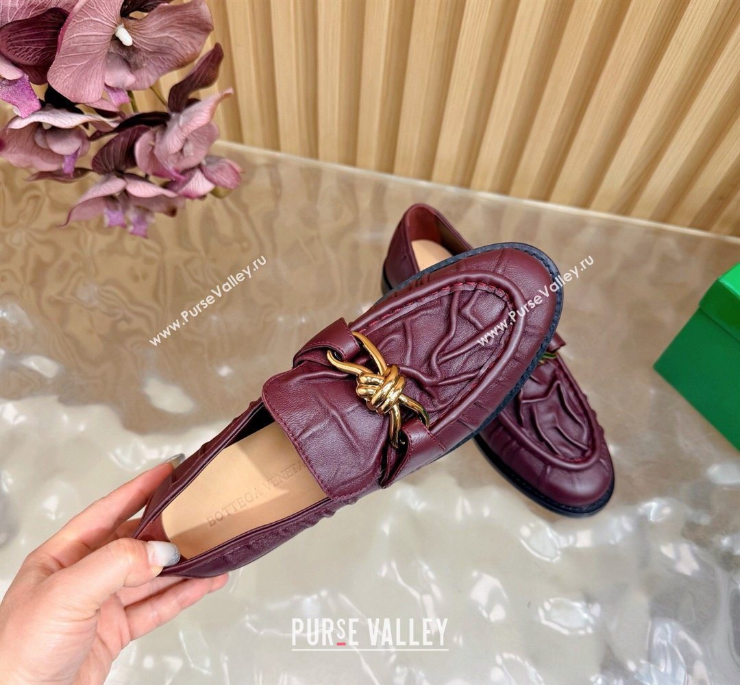 Bottega Veneta Astaire Loafers with Gold-Tone Knot Buckle in Crinkled Leather Burgundy 2026 843945 (MD-260226111)
