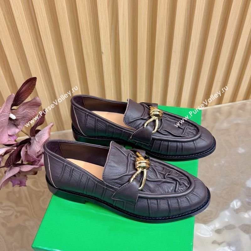 Bottega Veneta Astaire Loafers with Gold-Tone Knot Buckle in Crinkled Leather Fondant Brown 2026 843945 (MD-260226112)