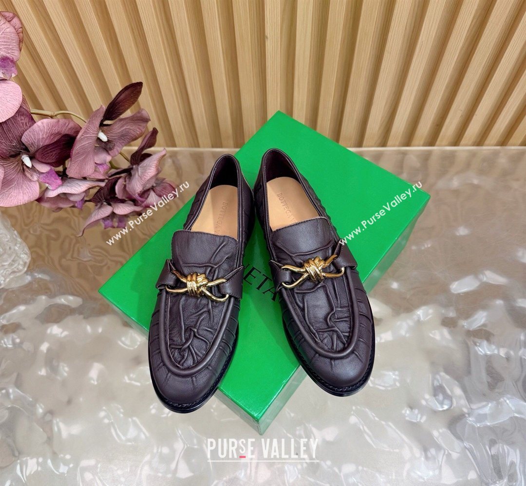 Bottega Veneta Astaire Loafers with Gold-Tone Knot Buckle in Crinkled Leather Fondant Brown 2026 843945 (MD-260226112)