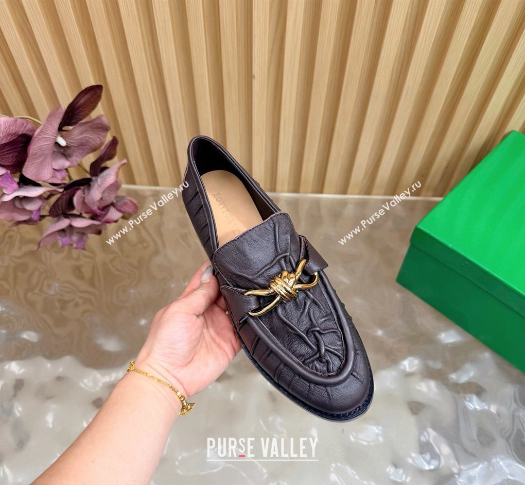 Bottega Veneta Astaire Loafers with Gold-Tone Knot Buckle in Crinkled Leather Fondant Brown 2026 843945 (MD-260226112)