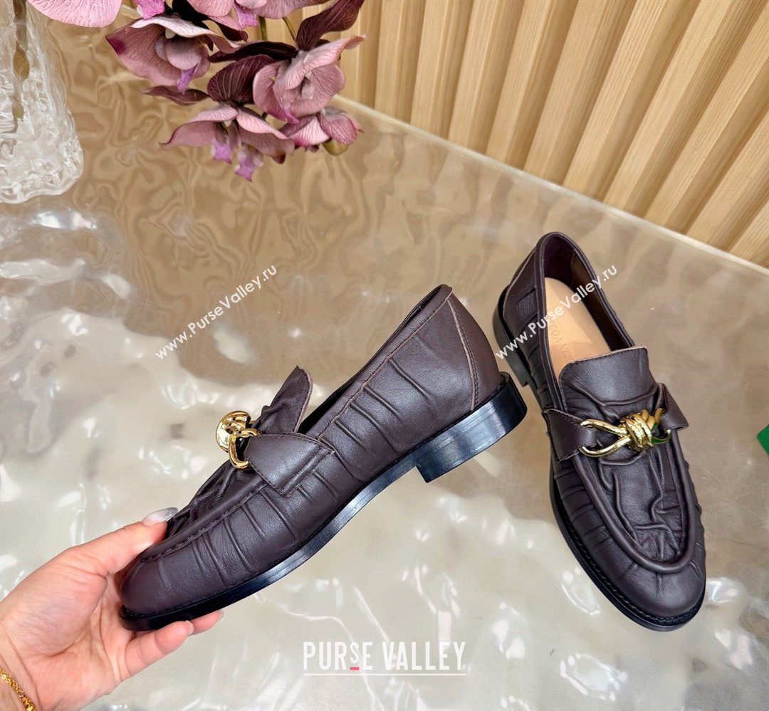Bottega Veneta Astaire Loafers with Gold-Tone Knot Buckle in Crinkled Leather Fondant Brown 2026 843945 (MD-260226112)