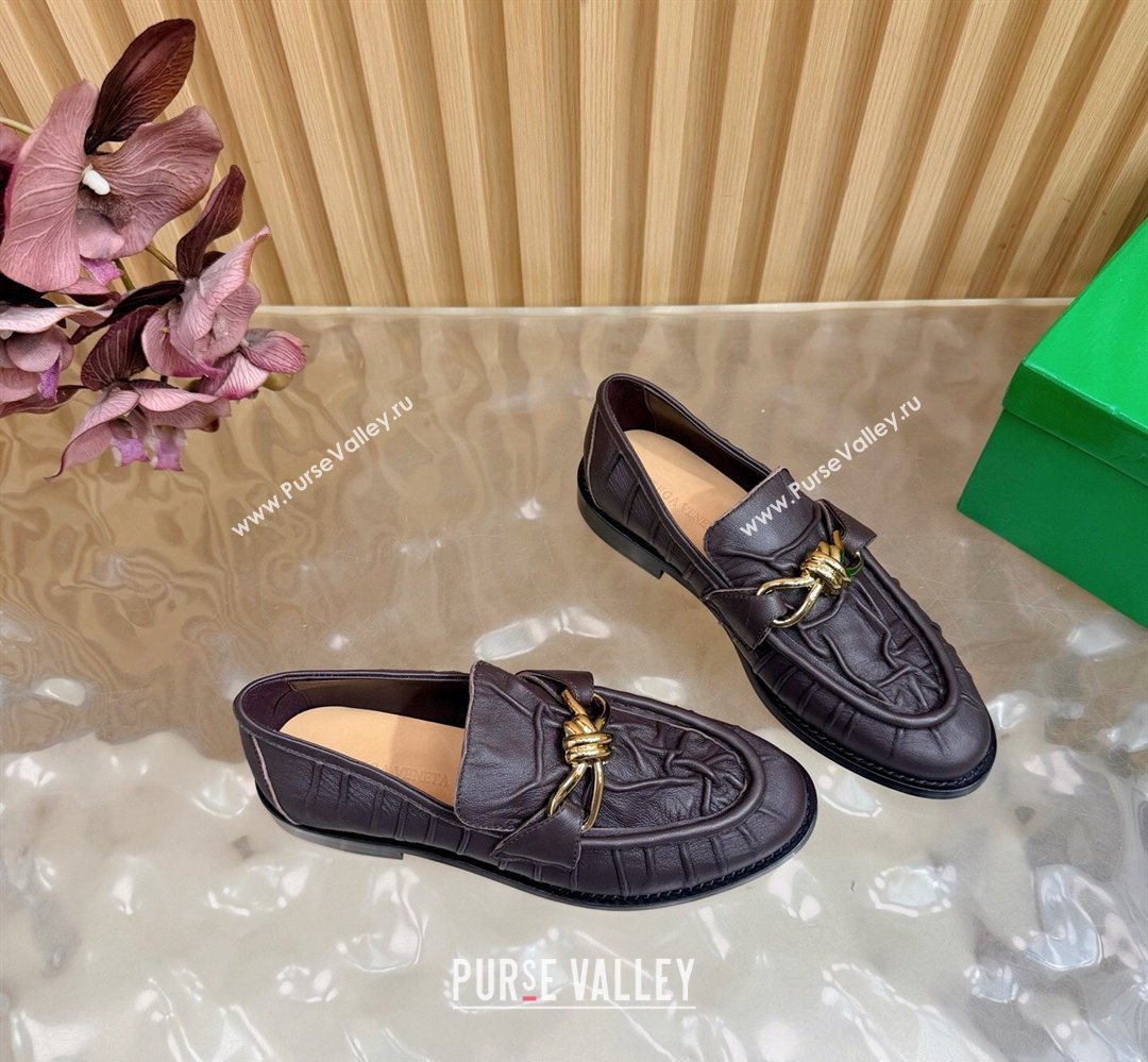 Bottega Veneta Astaire Loafers with Gold-Tone Knot Buckle in Crinkled Leather Fondant Brown 2026 843945 (MD-260226112)