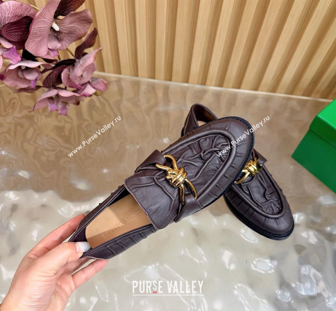 Bottega Veneta Astaire Loafers with Gold-Tone Knot Buckle in Crinkled Leather Fondant Brown 2026 843945 (MD-260226112)